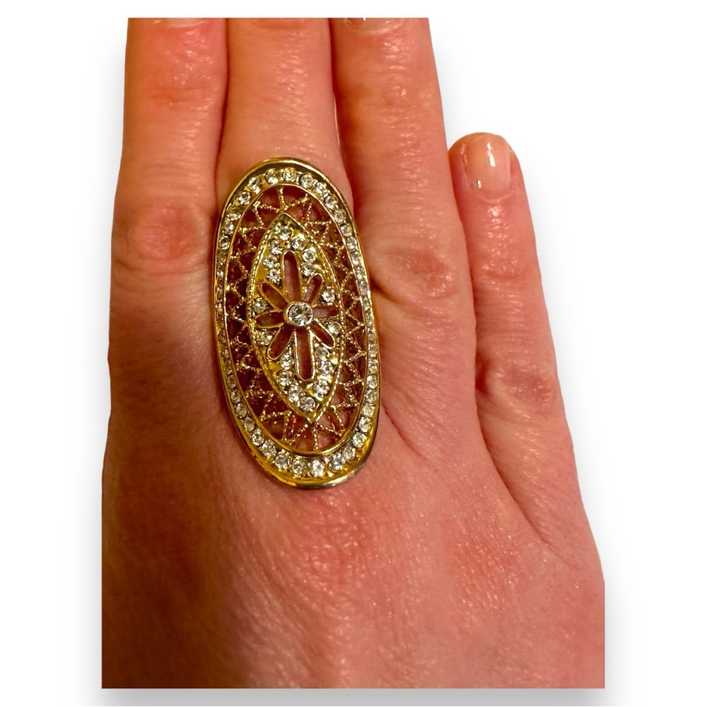 ‼️LAST CHANCE‼️ 🎉HP🎉 Oversized Gold Tone & Rhinestone Cocktail Ring | Size 7/8